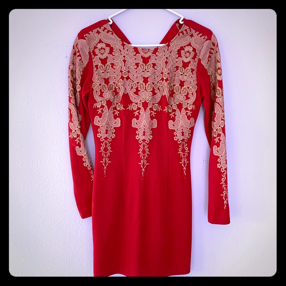 Gianni Bini red and gold king sleeve dress